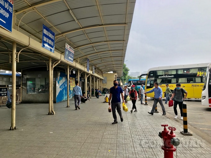 Những dãy hành lang đã đông người trở lại, không còn vắng lặng như những ngày đầu tháng 4