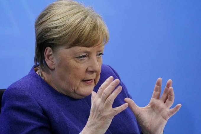 Thủ tướng Đức Angela Merkel trong cuộc gặp mặt với 16 thủ hiến các bang để thảo luận về quyết định lùi thời hạn mở cửa trở lại các trường học - Ảnh: Getty