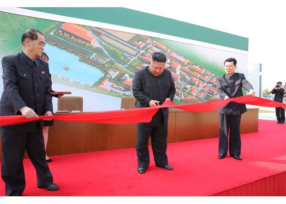 Chủ tịch Kim Jong Un xuất hiện trở lại trên truyền thông nhà nước Triều Tiên và tổng thống Donald Trump đã bày tỏ vui mừng khi thấy ông Kim vẫn khỏe mạnh