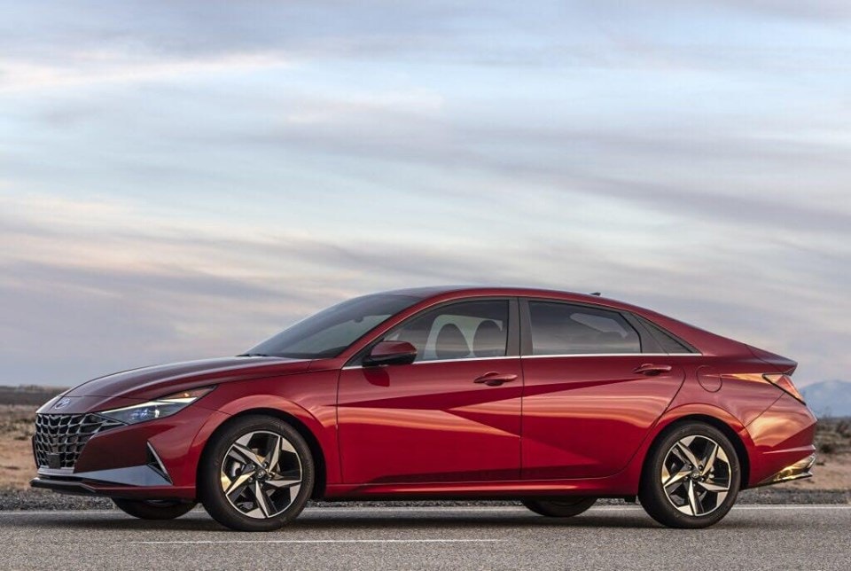 Phần thân xe với các đường gân gấp khúc. Ảnh: Autoevolution