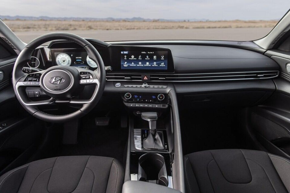 Nội thất trên Elantra 2021. Ảnh: Autoevolution