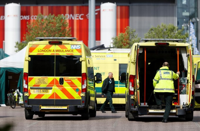 Xe cứu thương tại London, Anh. Ảnh: Reuters