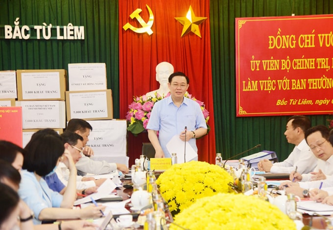 Bí thư Thành ủy Vương Đình Huệ phát biểu tại buổi làm việc.