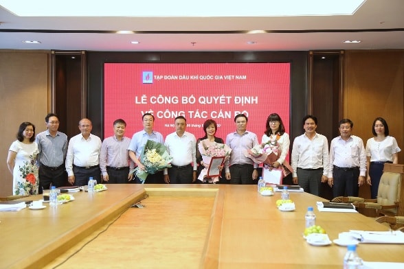 Lãnh đạo Tập đoàn chúc mừng các cán bộ được bổ nhiệm