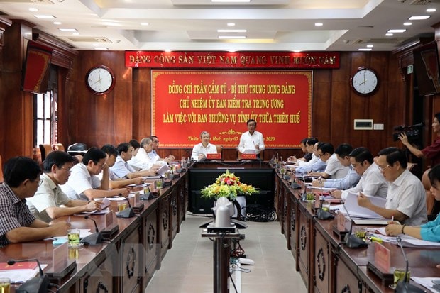 Bí thư Trung ương Đảng, Chủ nhiệm Ủy ban Kiểm tra Trung ương Trần Cẩm Tú phát biểu tại buổi làm việc. Ảnh: TTXVN.