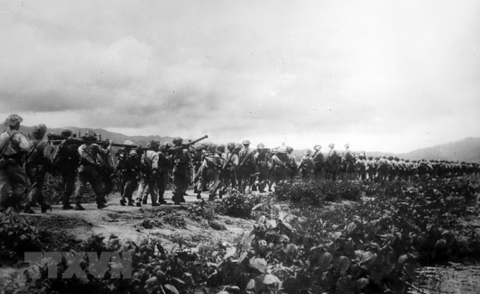 Bộ đội hành quân lên Tây Bắc tham gia chiến dịch Điện Biên Phủ năm 1954. Ảnh Tư liệu/TTXVN phát.
