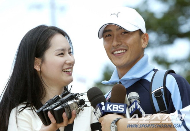Ahn Jung-hwan là một trong những cái tên nổi bật nhất. Anh thuộc thế hệ vàng giành hạng 4 World Cup 2002 và được đặc cách chỉ phải đi nghĩa vụ quân sự 3 tuần như Son Heung-min. Ảnh: Chosun