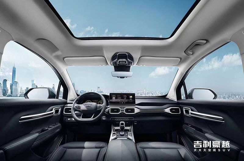 Nội thất trên Geely VX11 tương đối rộng rãi. Ảnh: Paultan