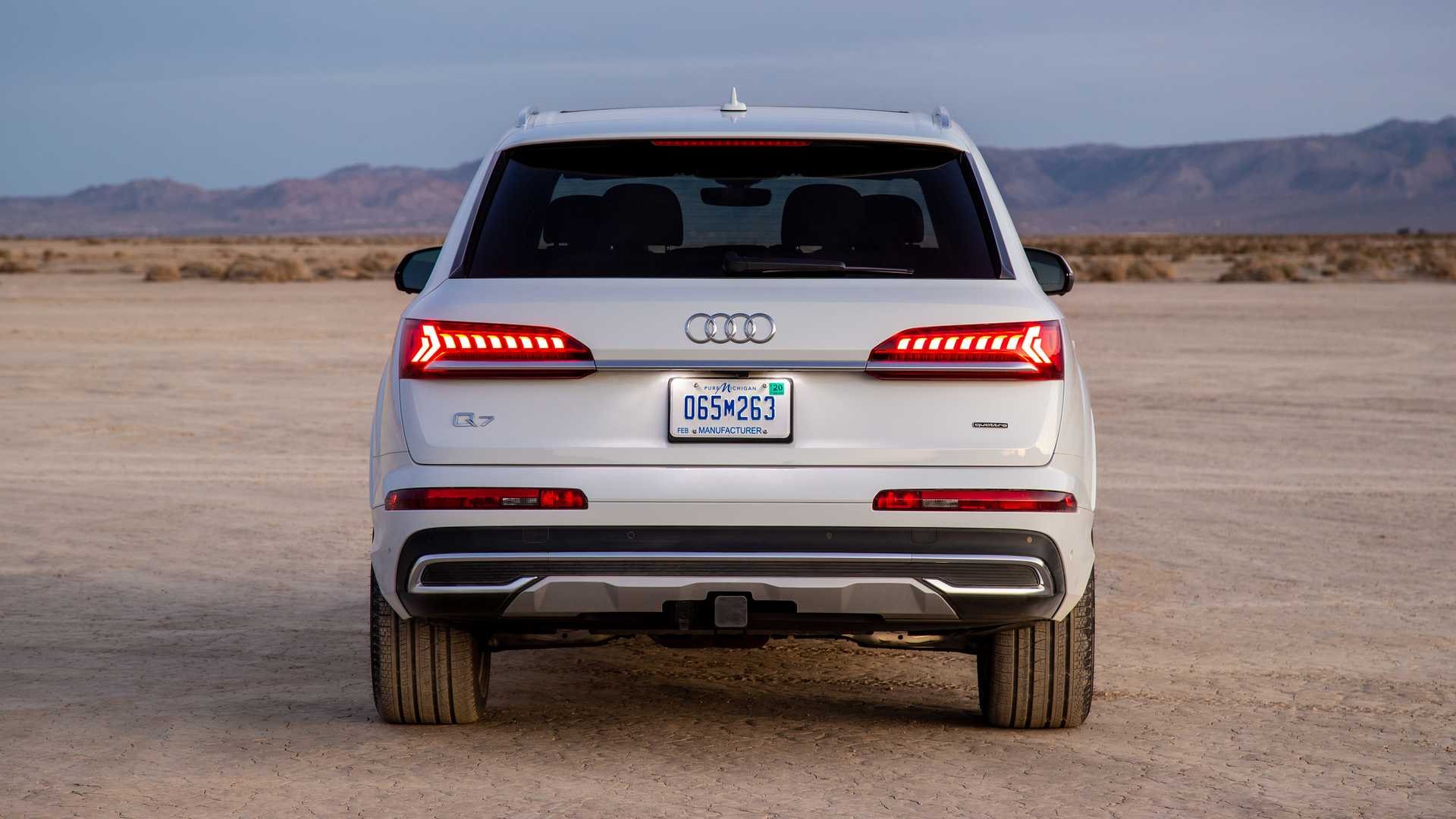 Đuôi xe của Audi Q7 2020. Ảnh: Morto1