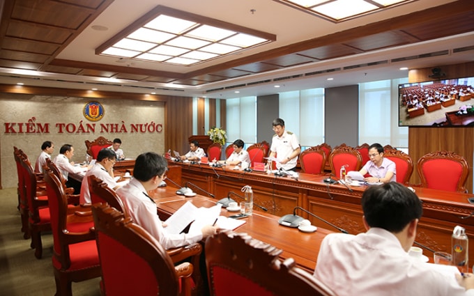 Chánh Văn phòng KTNN Đỗ Văn Tạo trình bày báo cáo công tác tháng 4/2020 và kế hoạch công tác tháng 5/2020. Ảnh Kiểm toán Nhà nước.