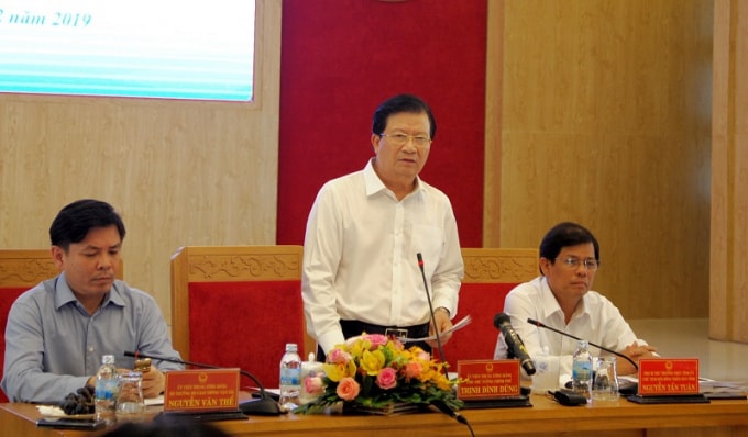 Phó Thủ tướng Trịnh Đình Dũng chỉ đạo tại hội nghị “Triển khai thực hiện công tác giải phóng mặt bằng Dự án xây dựng một số đoạn đường bộ cao tốc trên tuyến Bắc - Nam phía Đông giai đoạn 2017 - 2020