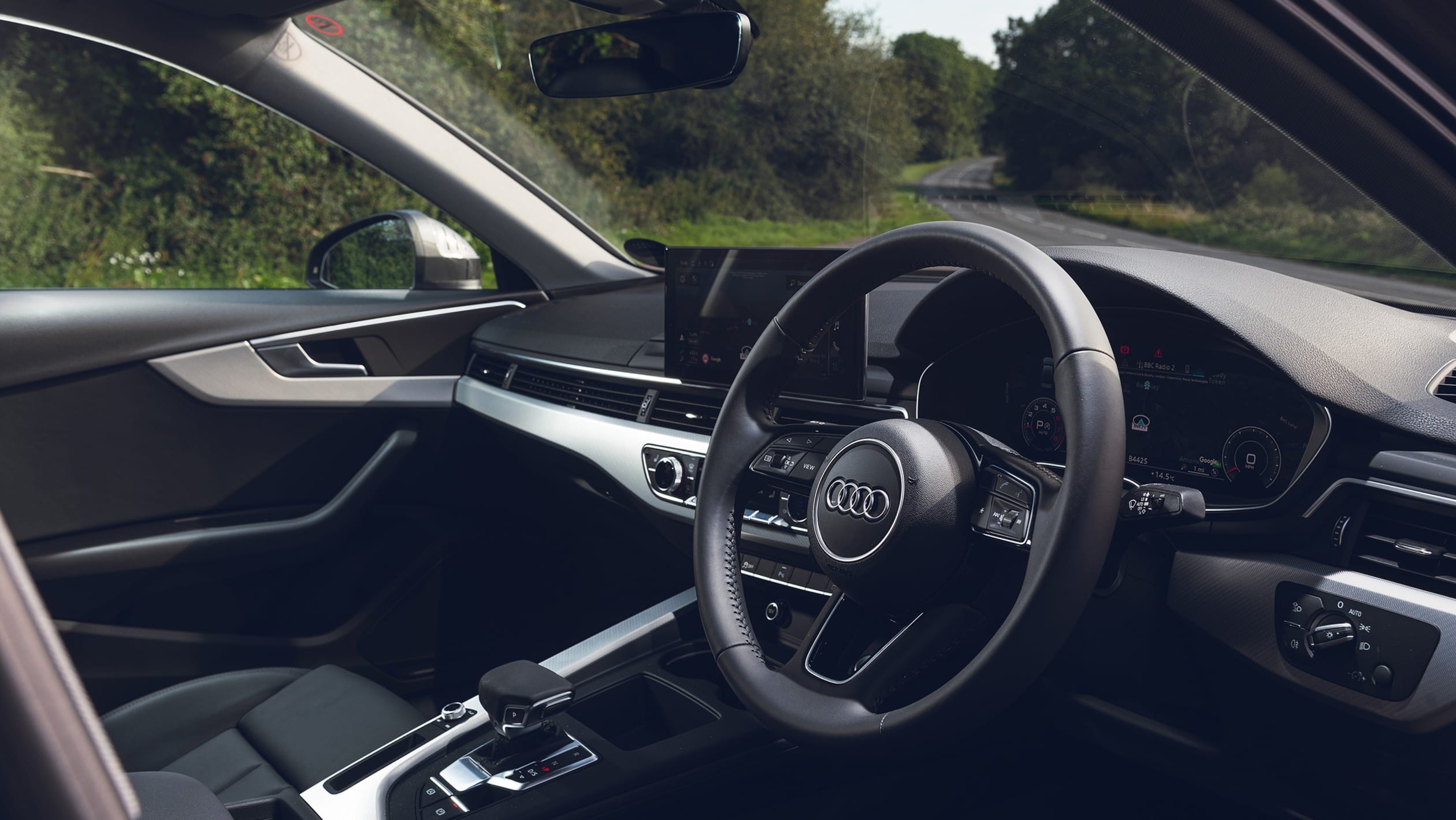Phần nội thất Audi A4 không có quá nhiều thay đổi. Ảnh: Autoexpress