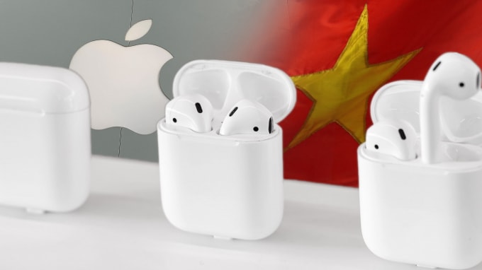 Apple đang đẩy mạnh sản xuất tai nghe không dây AirPods tại Việt Nam - Ảnh: Reuters