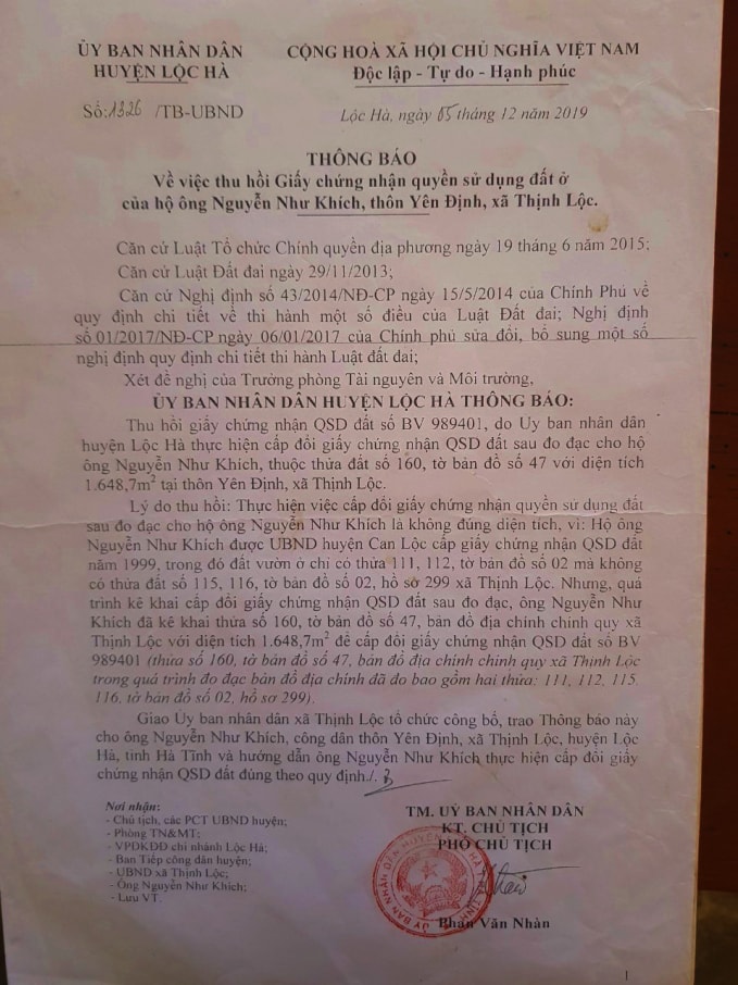Ngày 5/12/2019, UBND huyện Lộc Hà ban hành thông báo số 1326/TB-UBND về việc thu hồi giấy chứng nhận quyền sử dụng đất hộ ông Nguyễn Như Khích...
