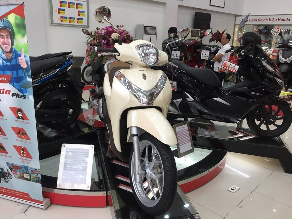 Doanh số các dòng xe ăn khách như Honda Wave Alpha và Vision cũng bị sụt giảm.