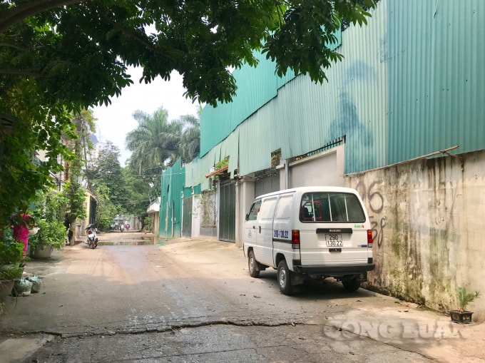 Hàng loạt công trình vi phạm trật tự xây dựng, mọc tràn lan trên đất nông nghiệp trên địa bàn phường Tứ Liên (quận Tây Hồ) khiến người dân không khỏi bức xúc