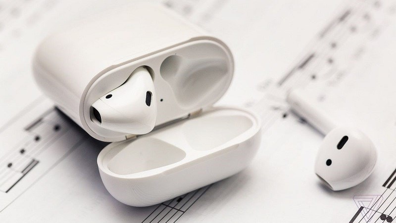 Sau AirPods Pro, AirPods 2 cũng được cập nhật firmware mới.