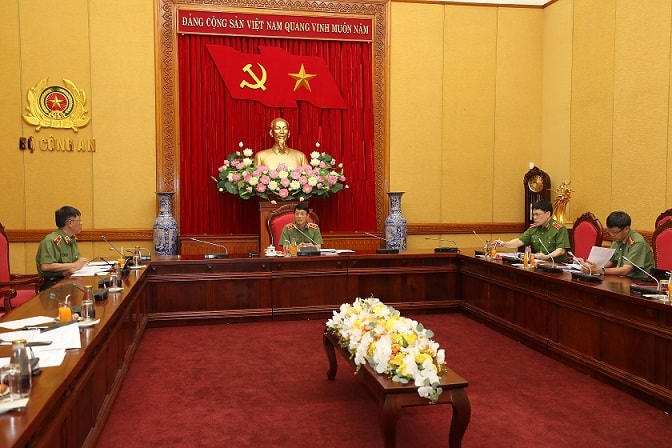 Thứ trưởng Lương Tam Quang chủ trì phiên họp. Ảnh: BCA.