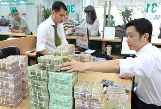 Lãi suất huy động kỳ hạn dưới 6 tháng giảm sâu. Ảnh: Pv