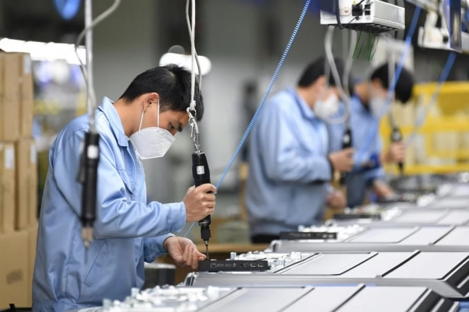 Chi phí nhân công cạnh tranh là điểm thu hút chính cho các tập đoàn để mắt đến Việt Nam. Ảnh: TL