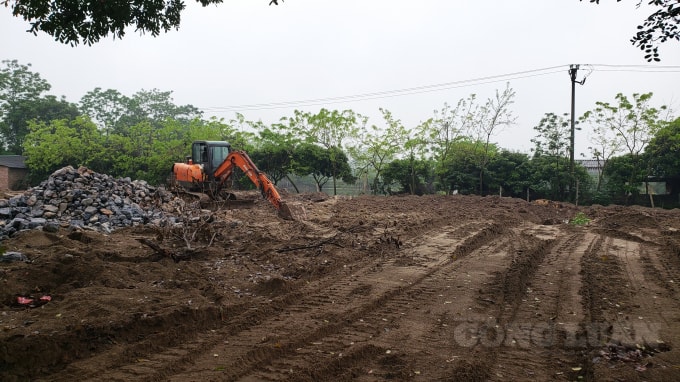 Công trường thi công dự án “Trồng cây xanh kết hợp bãi đỗ xe, sân bóng, khu vui chơi sinh hoạt cộng đồng điểm X1 thôn Nghĩa Vũ, xã Dục Tú”.