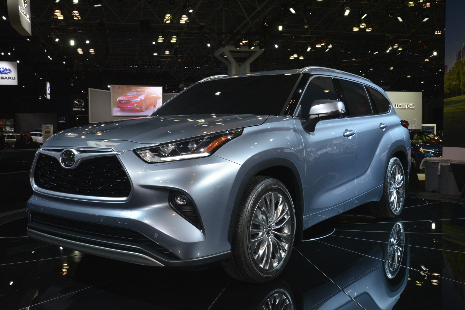 Phần đầu xe Toyota Highlander 2021. Ảnh: Carscoops
