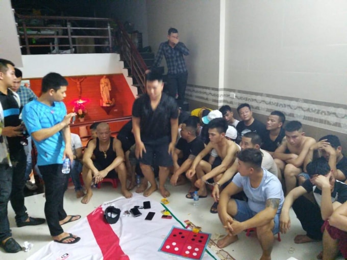 Hiện trường vụ đánh bạc bằng hình thức xóc đĩa