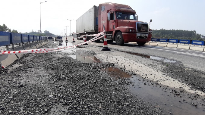 Dự án cao tốc Đà Nẵng Quảng Ngãi hư hỏng sau khi vừa nghiệm thu.