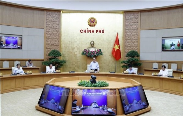 Thủ tướng Nguyễn Xuân Phúc chủ trì cuộc họp. Ảnh: TTXVN