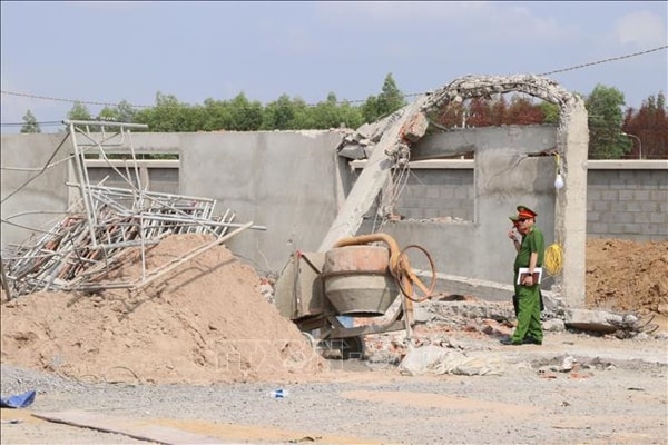 Công an tỉnh Đồng Nai điều tra hiện trường sáng 15/5. Ảnh: TTXVN