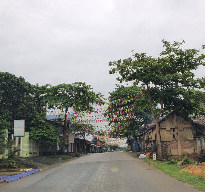 Quốc lộ 37 qua Đại Từ, ngày 18/9/1954, Chủ tịch Hồ Chí Minh từ xóm Vai Cày, xã Bản Ngoại đi Lễ Tổ Hùng vương tại Phú Thọ.