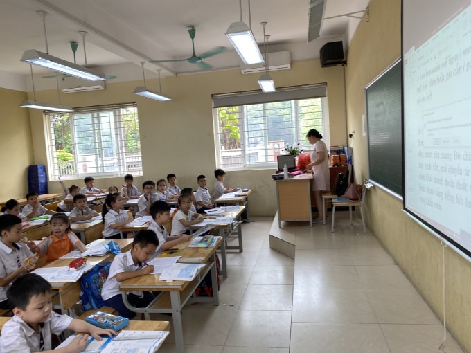 Sau sự việc cô O. vẫn lên lớp dạy học bình thường. Các em HS lớp 2A5 cũng đồng thanh nói cô O. không bạo lực bạn M.H. Ảnh: Dương Lâm