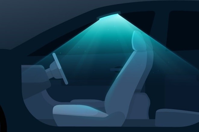 Đèn nội thất được tích hợp khả năng phát tia UV để khử khuẩn cabin. Ảnh: Autoblog.