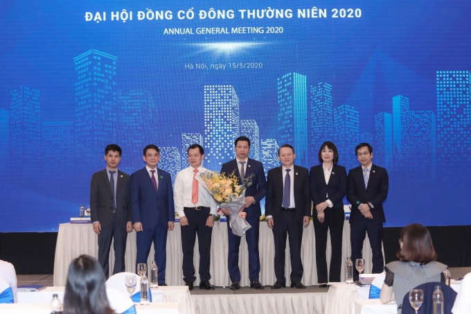 Hình ảnh các thành viên HĐQT VPI nhiệm kỳ 2015-2020 và Tổng Giám đốc Đoàn Châu Phong(thứ 3 từ phải sang)