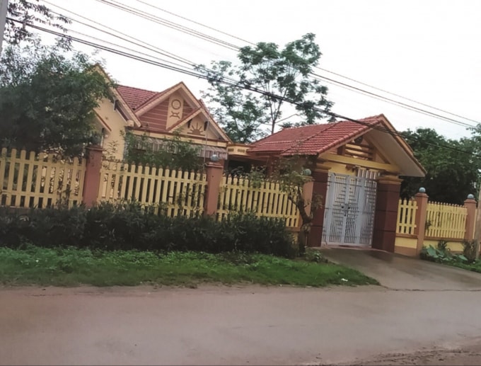 Ngôi nhà của gia đình Phó Bí thư Đảng ủy xã Cẩm Phú, huyện Cẩm Thủy đã khiến ông nghèo cả...t ự trọng. Ảnh: TL