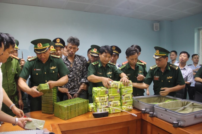 Cơ quan chức năng Việt Nam bắt giữ 1 vụ vận chuyển ma túy số lượng lớn.