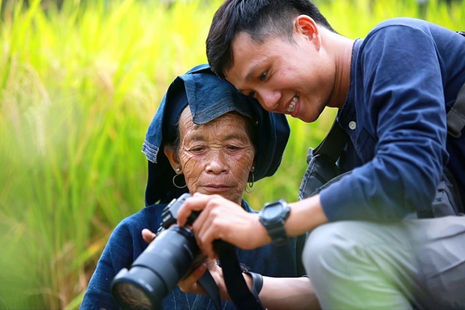 Phóng viên ảnh Phạm Hùng tác nghiệp tại bản Phùng là một xã thuộc huyện Hoàng Su Phì, tỉnh Hà Giang.