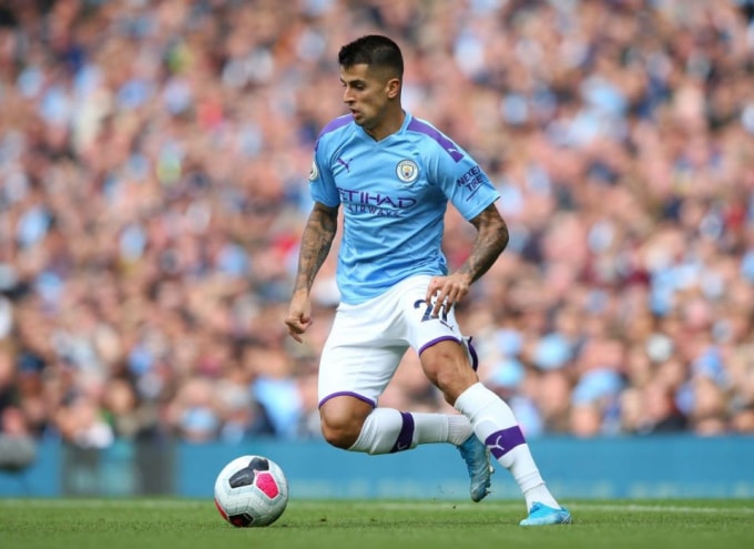 Joan Cancelo khẳng định, anh vẫn đang hài lòng với cuộc sống hiện tại và không hề có kế hoạch chia tay Man City. Ảnh: Metro