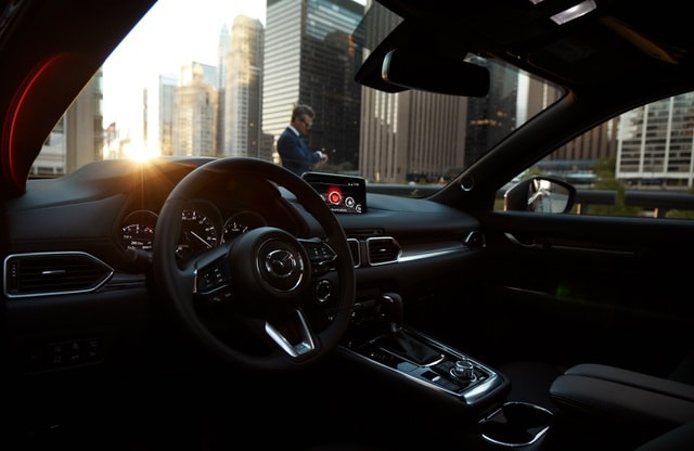 Mazda CX-8 Deluxe sở hữu nhiều trang bị và công nghệ hiện đại.