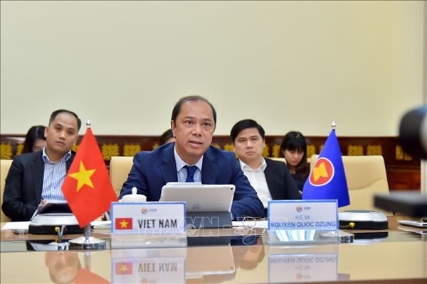 Trưởng SOM ASEAN Việt Nam, Thứ trưởng Ngoại giao Nguyễn Quốc Dũng phát biểu. Ảnh: TTXVN