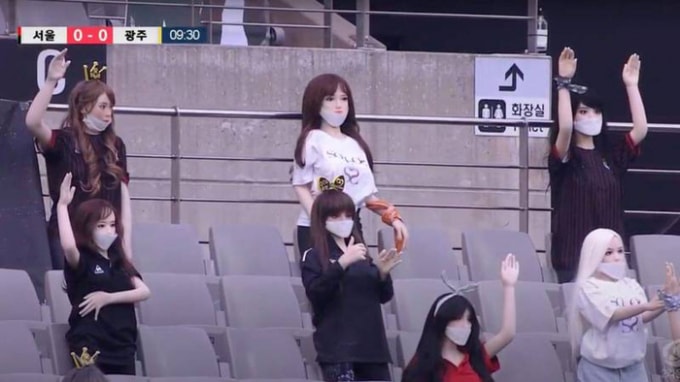 Hình ảnh các cổ động viên trên khán đài trận đấu giữa FC Seoul và Gwangju. FC Ảnh: SportBible