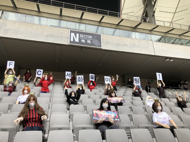 Hình ảnh các cổ động viên trên khán đài trận đấu giữa FC Seoul và Gwangju. FC Ảnh: SportBible