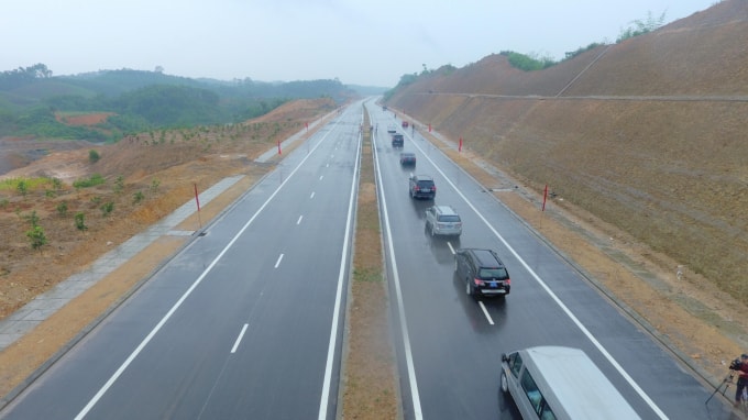 Thông xe kỹ thuật đường nối Quốc lộ 32C với cao tốc Nội Bài - Lào Cai. Ảnh: TL