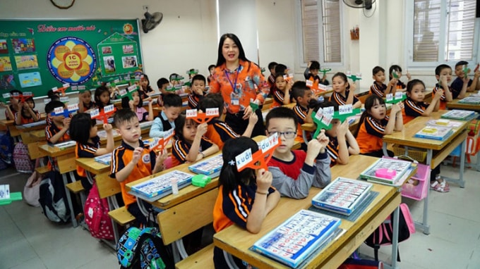 Giáo viên dạy lớp 1 được bồi dưỡng trước 30/7. Ảnh: TL