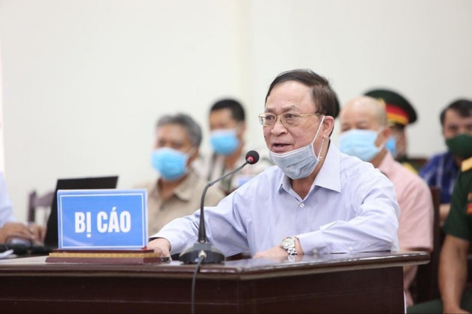 Bị cáo Nguyễn Văn Hiến (SN 1954) – cựu Thứ trưởng Bộ Quốc phòng, cựu Tư lệnh QCHQ bị truy tố về tội “Thiếu trách nhiệm gây hậu quả nghiêm trọng” .