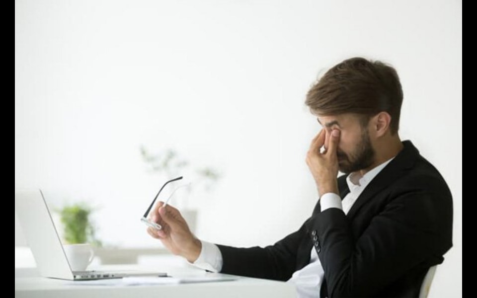Điểm vàng rất quan trọng đối với thị lực trung tâm, là nơi tập trung hàng triệu tế bào cảm quan, đóng vai trò quan trọng trong thu nhận hình ảnh, giúp nhận biết màu sắc, độ sắc nét của hình ảnh.
