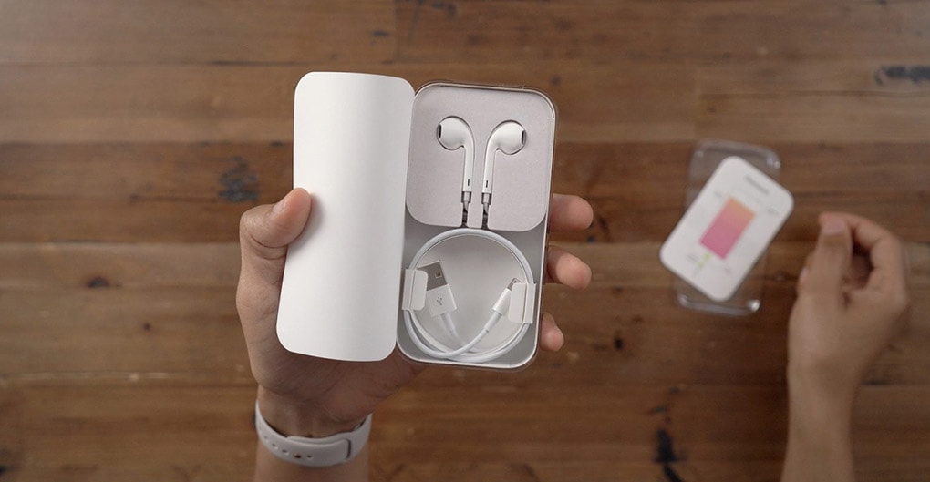 iPhone 12 có thể trở thành chiếc iPhone đầu tiên của Apple kể từ khi ra mắt không đi kèm tai nghe trong hộp đựng sản phẩm khi đến tay mọi người.