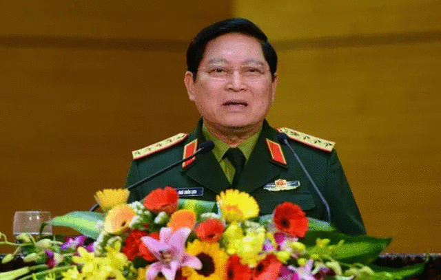Thừa ủy quyền của Thủ tướng Chính phủ, Đại tướng Ngô Xuân Lịch trình bày tờ trình về dự án Luật Biên phòng Việt Nam.