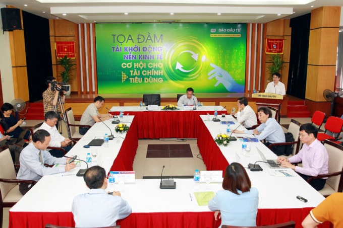 Nên có tài chính tiêu dùng cho đám hiếu, đám hỷ... là ý kiến của các chuyên gia tại cuộc Tọa đàm. Ảnh: Chí Cường