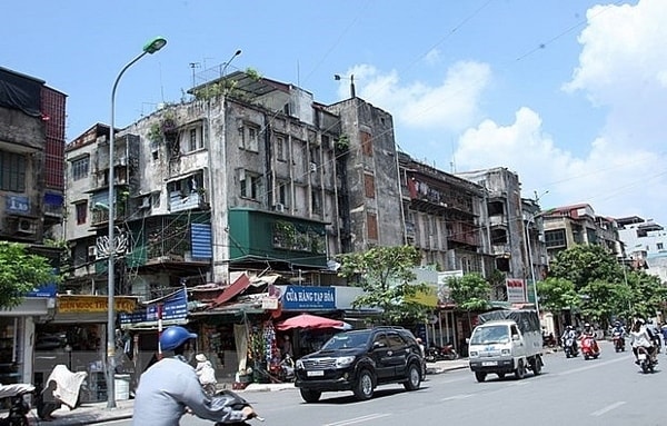 Một khu tập thể cũ nằm trên đường Thanh Nhàn, phường Thanh Nhàn, quận Hai Bà Trưng, Hà Nội. Ảnh: TTXVN